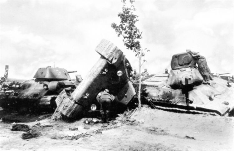 ce3cc432a95d4802c32049ad69e605b6 Сколько танков было у Сталина?
